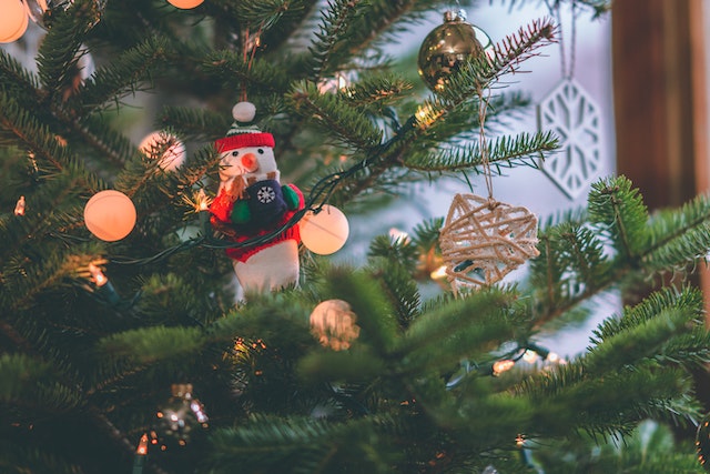 the-perfect-unlit-artificial-christmas-trees